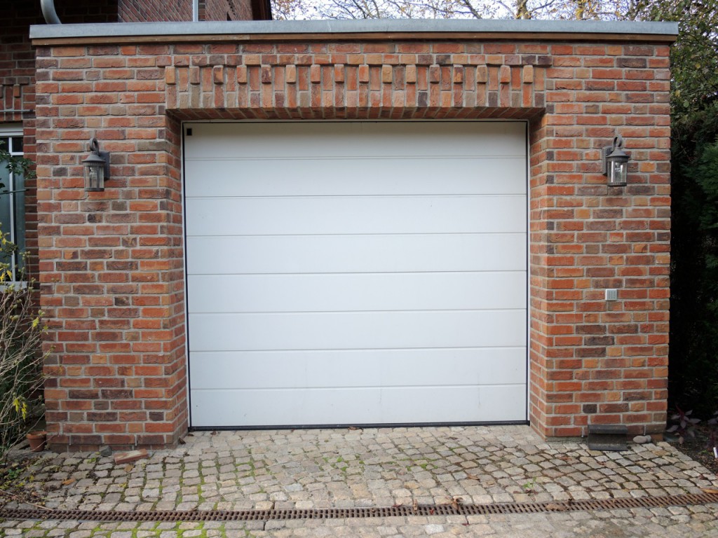 Garagentor Einfamilienhaus in Berlin | Hartmann & PartnerHartmann & Partner